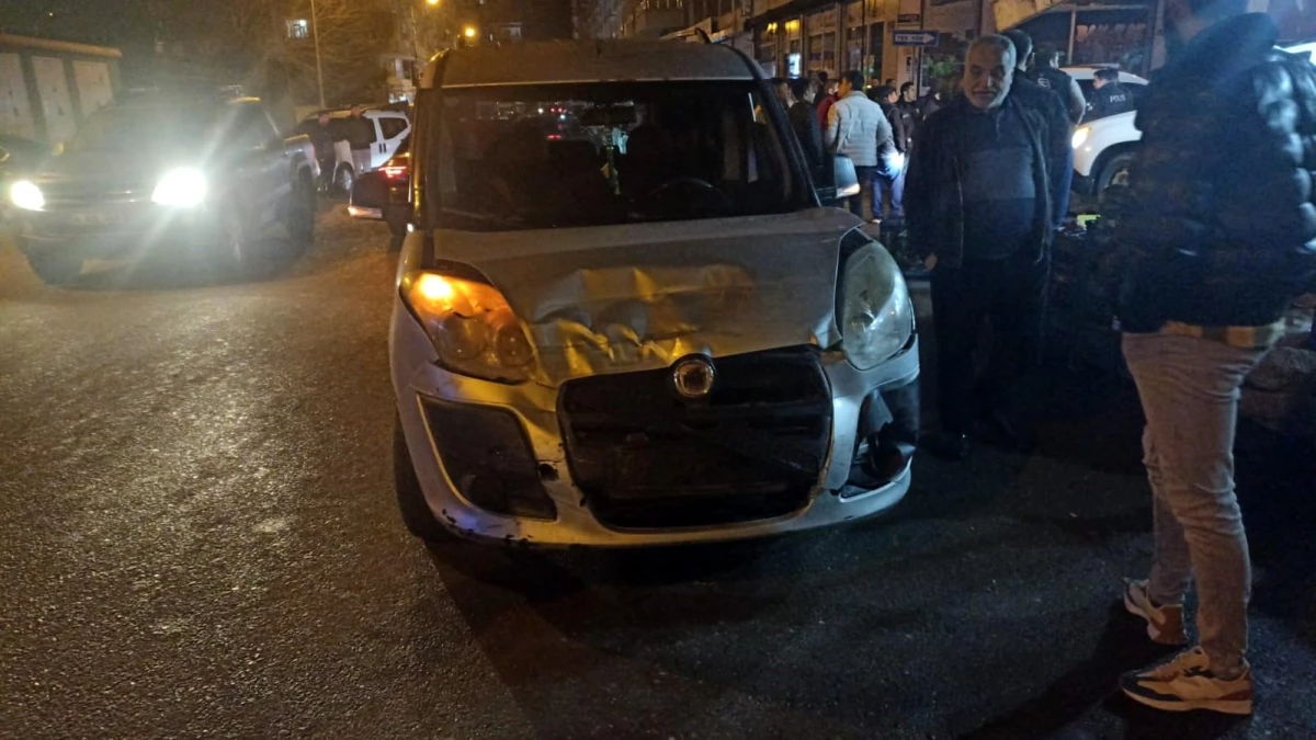 Diyarbakır'da otomobil manava daldı, 1 kişi yaralandı