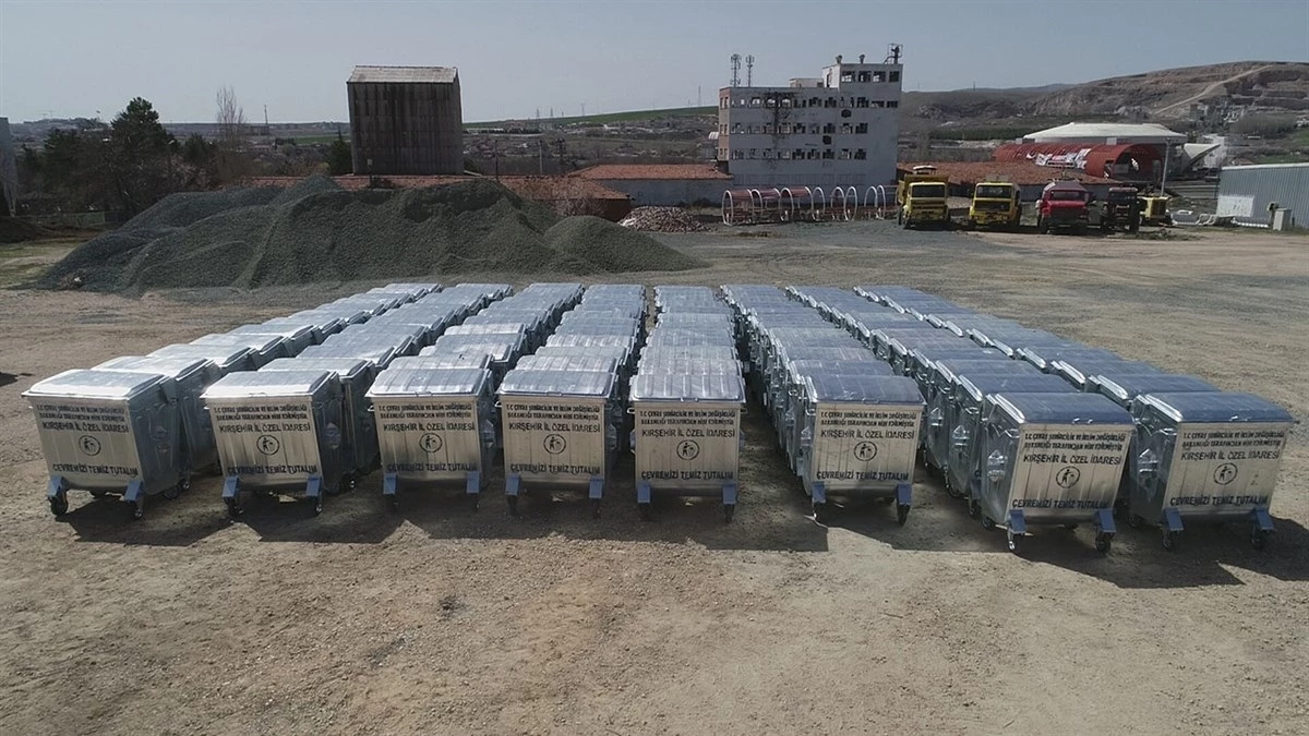 Kırşehir İl Özel İdaresi Köylere 420 Çöp Konteyneri Dağıtımına Başladı