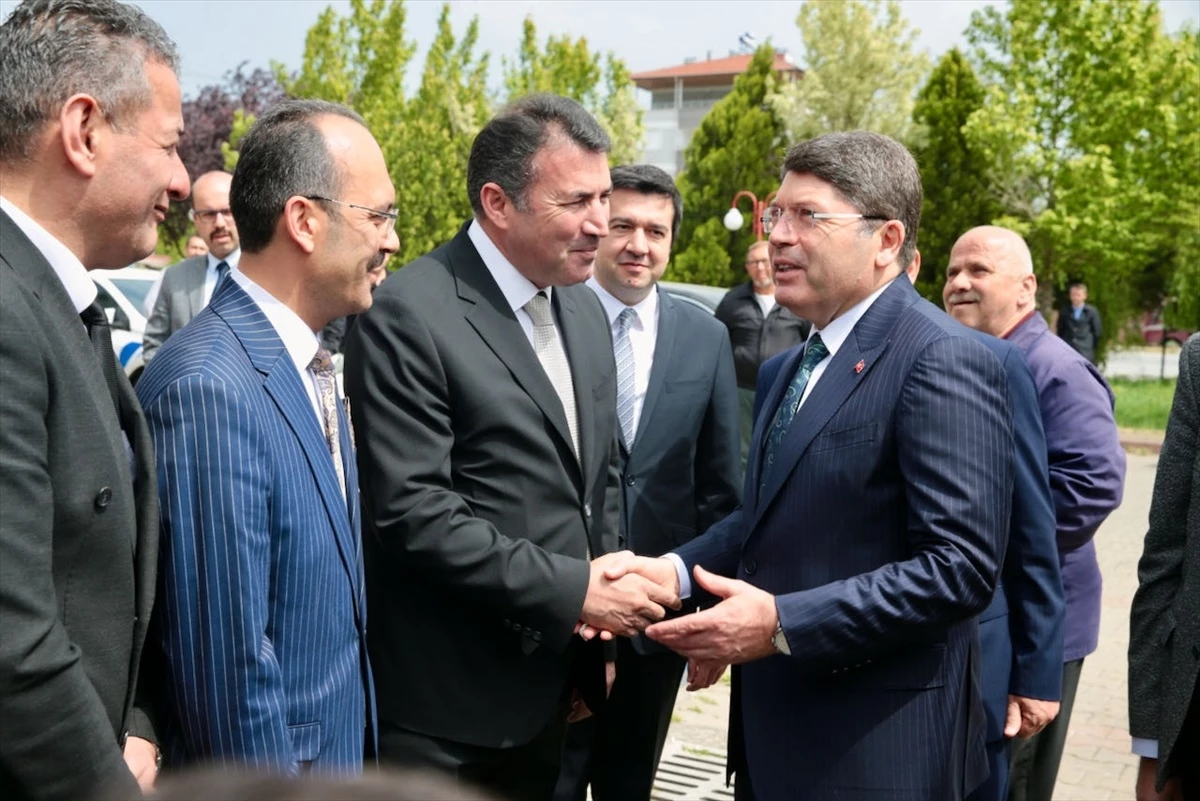 Adalet Bakanı Yılmaz Tunç, Zonguldak'ta Devrek Belediyesine ziyaret gerçekleştirdi