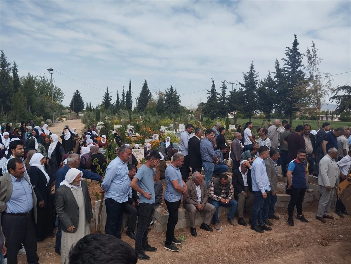 Adana’da tarım işçilerini taşıyan minibüsün devrilmesi sonucu hayatını kaybeden 4 kişinin cenazesi, Mardin’de toprağa verildi