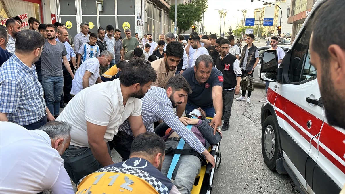 Adıyaman'da otomobil ile motosiklet çarpıştı: 3 kişi yaralandı