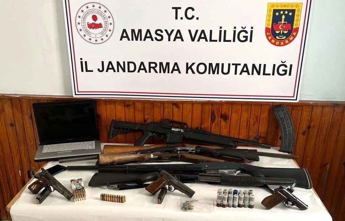 Amasya'da Ruhsatsız Silah Operasyonu: 3 Tabanca ve 6 Av Tüfeği Ele Geçirildi