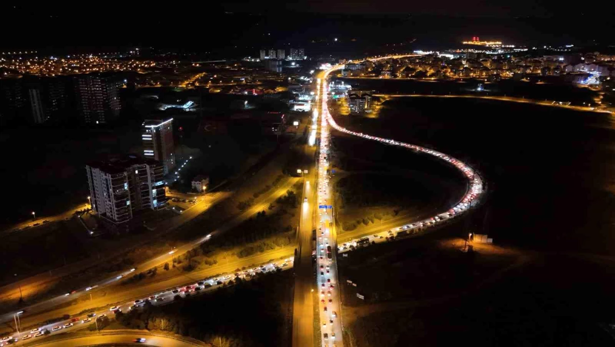 Kırıkkale’de Tatilcilerin Dönüşü Trafik Yoğunluğu Yarattı
