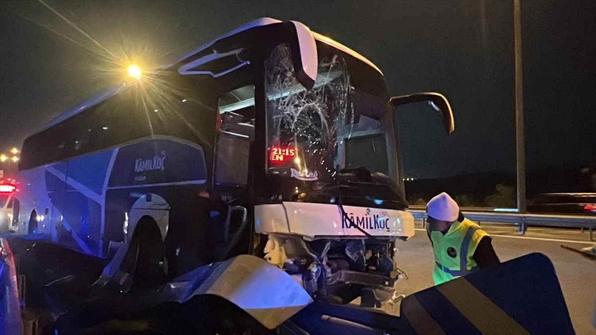 Anadolu Otoyolu’nda yolcu otobüsü kaza yaptı, 2 kişi yaralandı