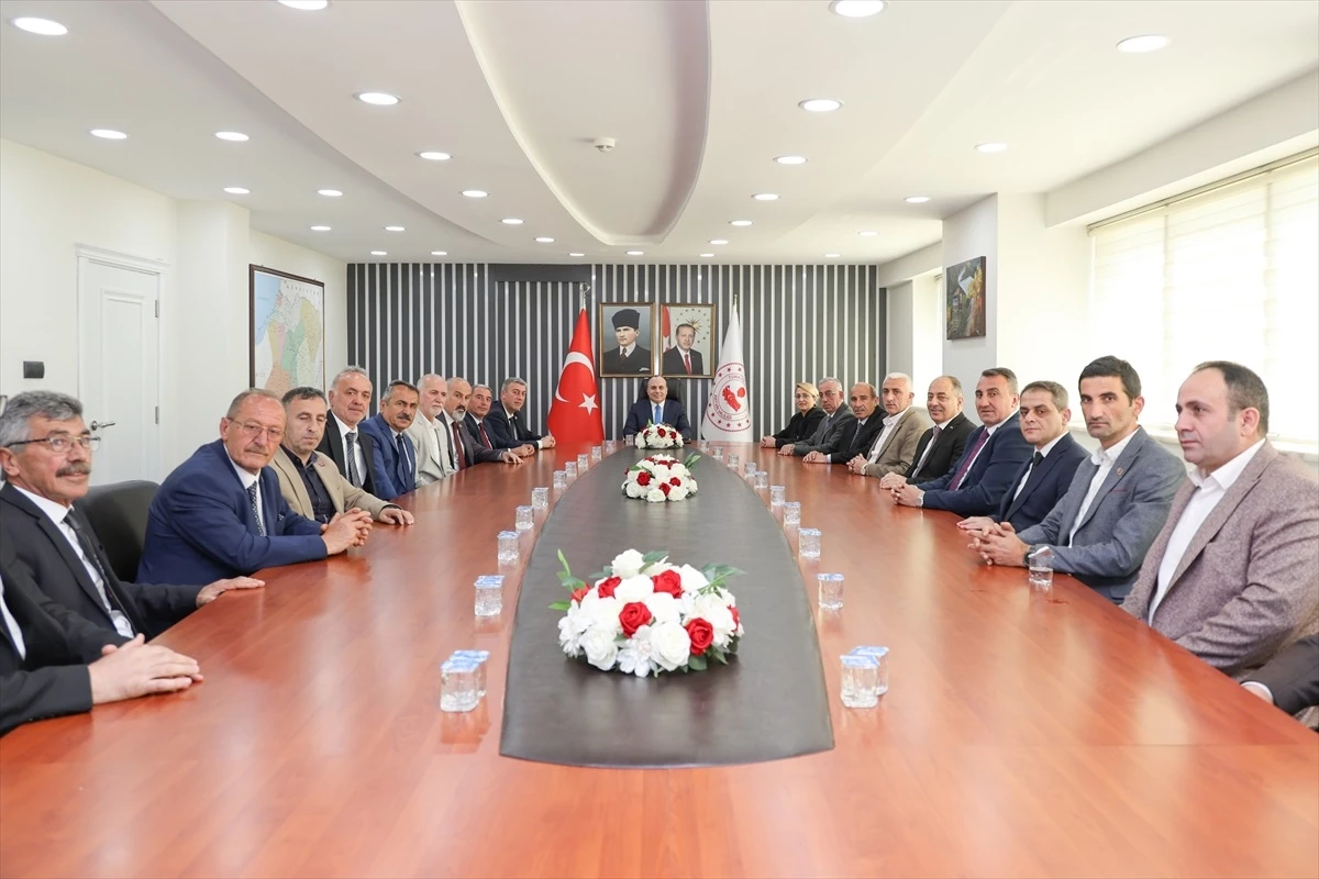 Artvin Valisi Cengiz Ünsal, İl Genel Meclisi Başkanı ve Üyelerini Kabul Etti