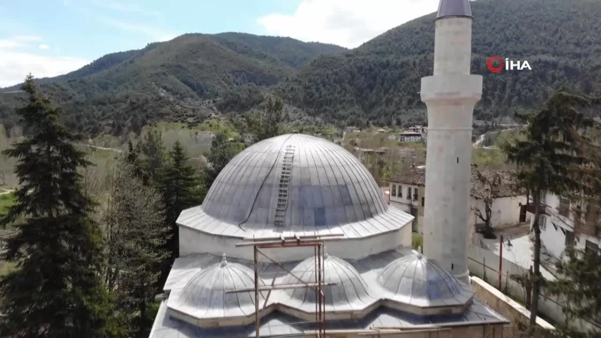 Birçok badire atlatan Osmanlı’nın 508 yıllık camisi, tarihe tanıklık ediyor