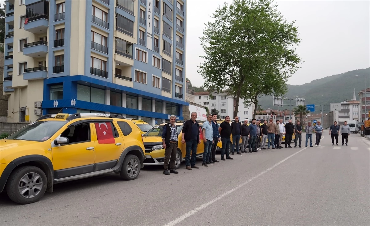 Kastamonu’da öldürülen taksici için taksiciler konvoy düzenledi