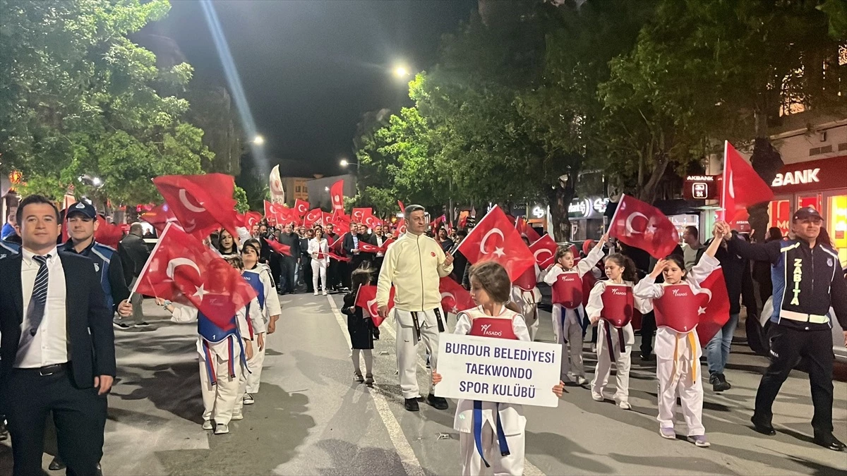 Burdur’da 23 Nisan kutlamaları kortej yürüyüşü ile başladı