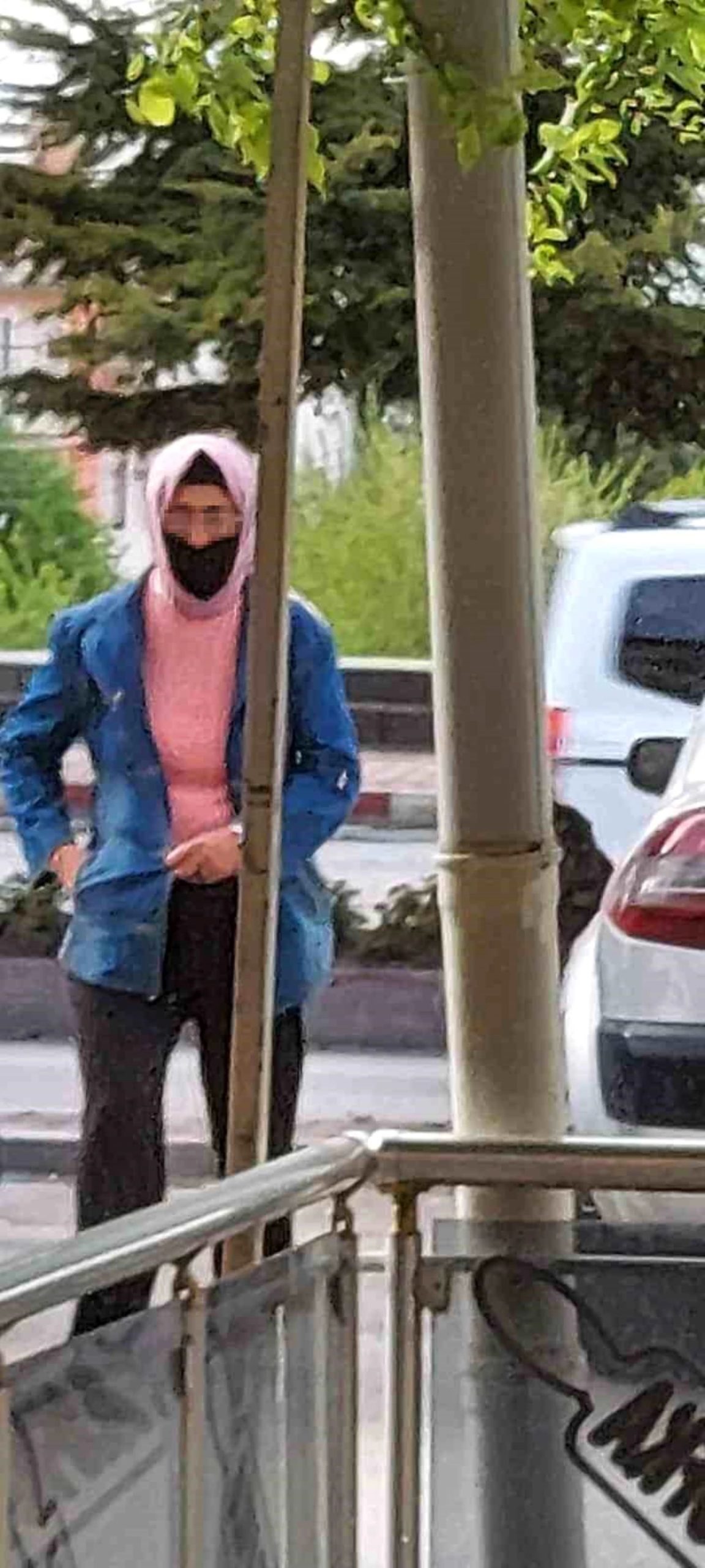 Burdur'da Kadın Kılığına Girip Gezen Şahıs Yakalandı