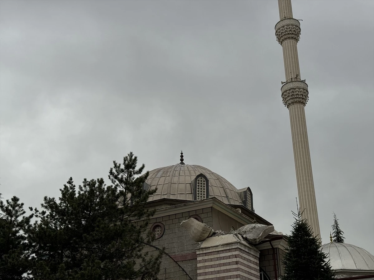 Çankırı'da Cami Minaresi Devrilme Riski Nedeniyle Tahliye Edilen Binalar