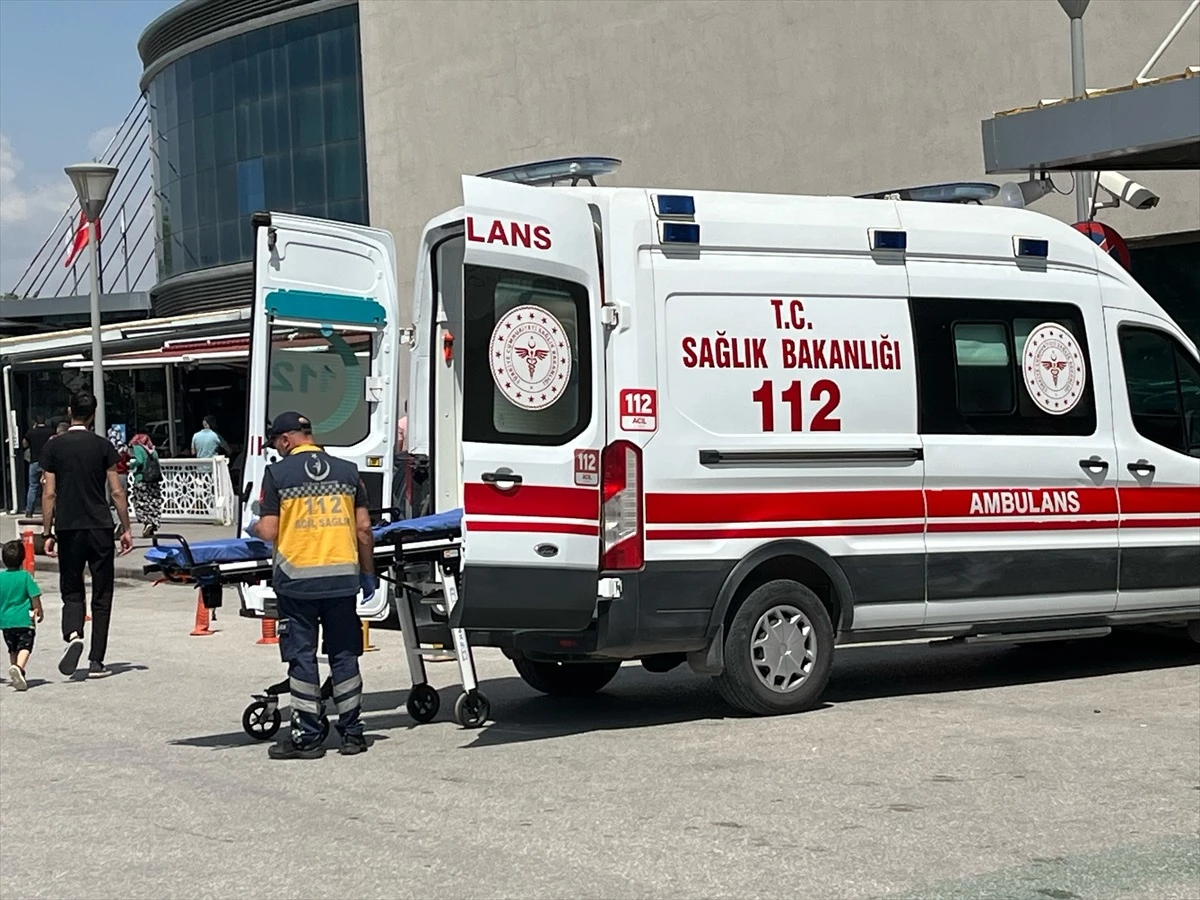 Denizli’de parkta bıçaklı saldırı: 15 yaşındaki çocuk yaralandı