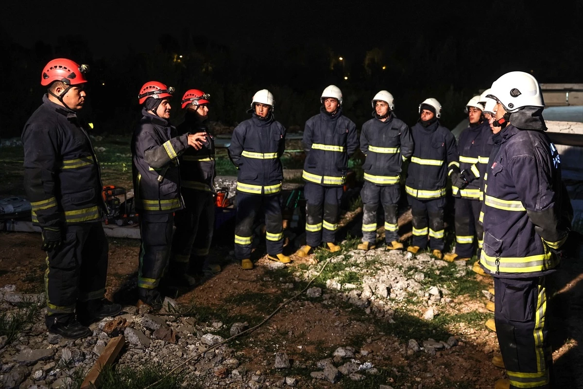 Antalyalı İtfaiyeciler Deprem ve Arama Kurtarma Eğitimi Alıyor
