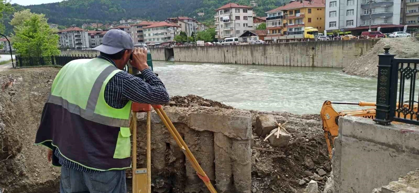 Devrek’te Sel Felaketinde Yıkılan Asma Köprünün İnşaatı Hız Kesmeden Devam Ediyor