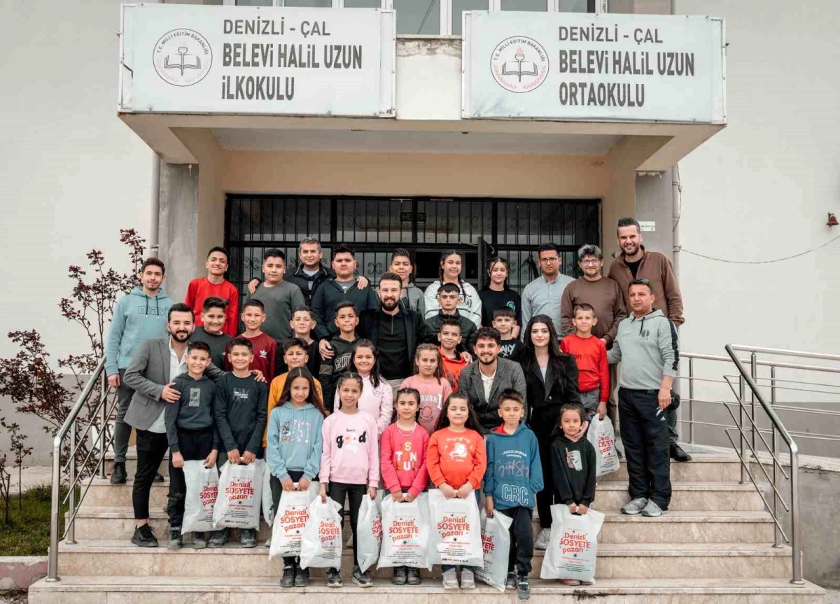 Kuaför Mehmet Çağdaş, 23 Nisan’da çocukları sevindirdi
