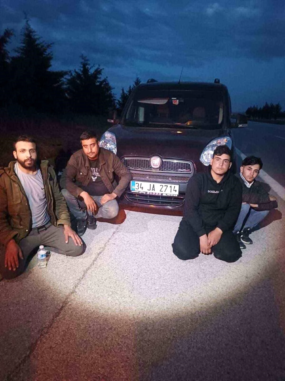 Edirne’de jandarma ekipleri tarafından yapılan denetimlerde 3 düzensiz göçmen yakalandı