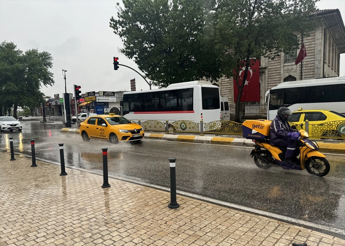 Edirne ve Kırklareli'nde Sağanak Yağış Etkiliyor