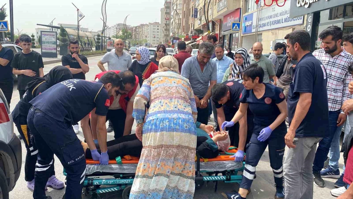 Elazığ’da motosiklet kazası: Yolun karşısına geçmeye çalışan kadın yaralandı