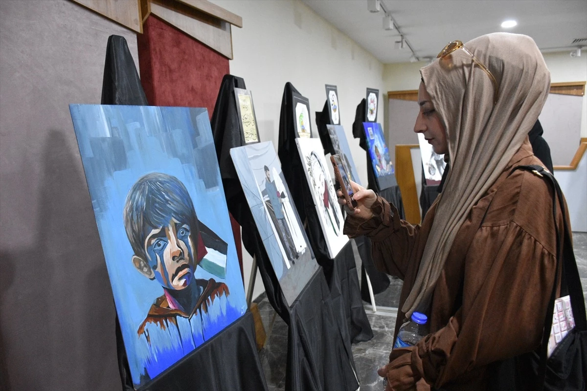 Erzurum'da İsrail'in Gazze'ye saldırısını konu alan resim sergisi ve konser düzenlendi