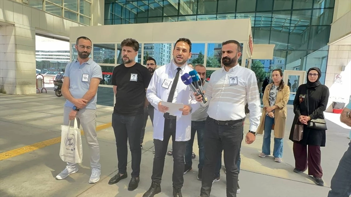 Gaziantep’te bıçaklanarak öldürülen doktor Ersin Arslan anıldı