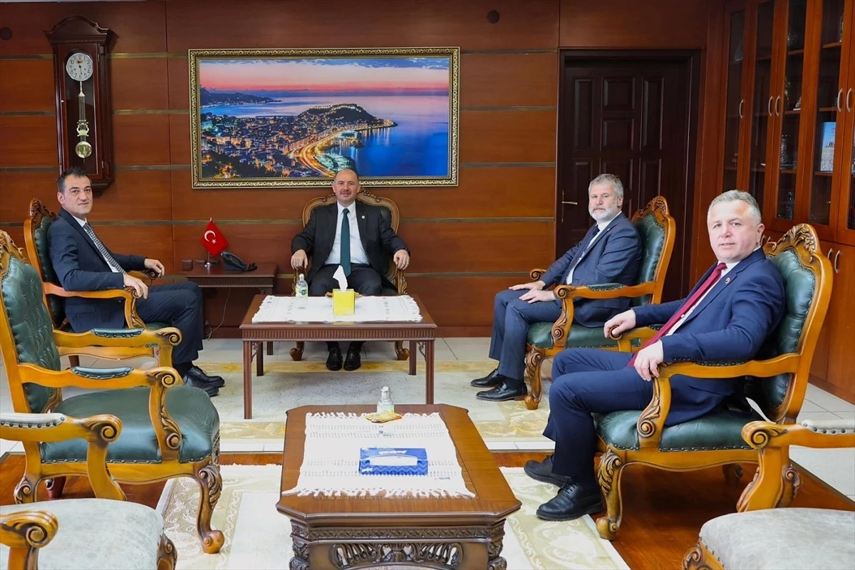 Giresun Belediye Başkanı Fuat Köse, Vali Mehmet Fatih Serdengeçti'yi ziyaret etti