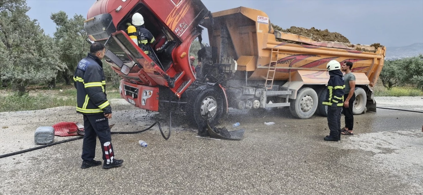 Antakya'da hafriyat yüklü kamyon yangını