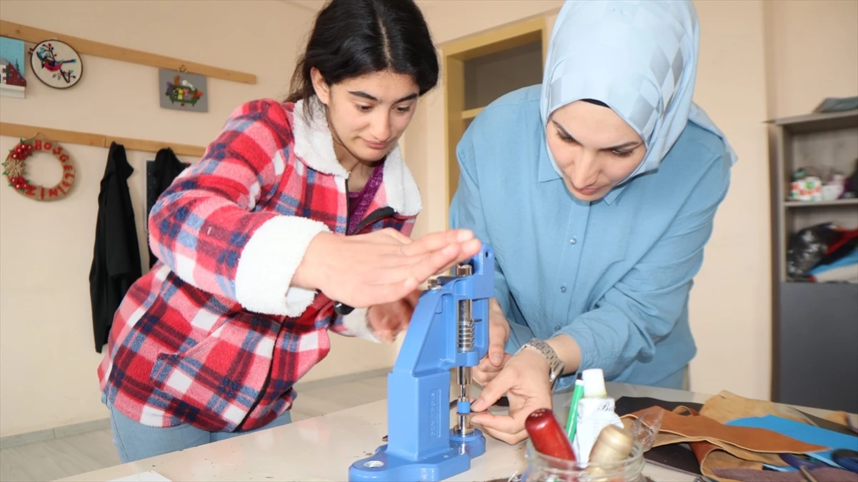 Iğdır'da Özel Eğitim Meslek Okulu Öğrencileri Becerilerini Geliştiriyor