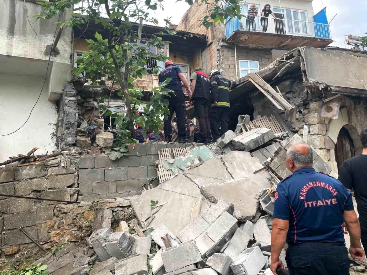 Kahramanmaraş’ta iki katlı metruk bina çöktü, arama çalışmaları başladı