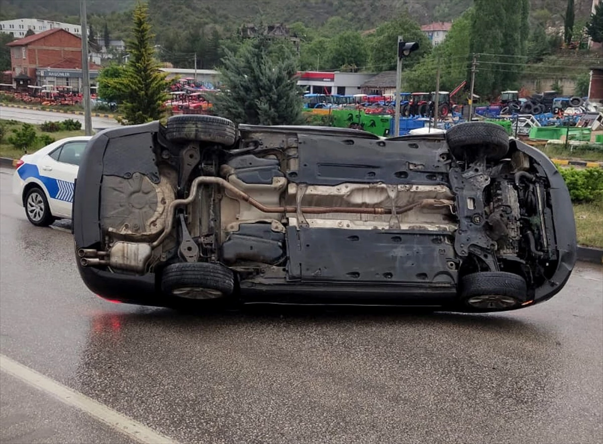 Karabük’te Otomobil Devrildi: 3 Kişi Yaralandı