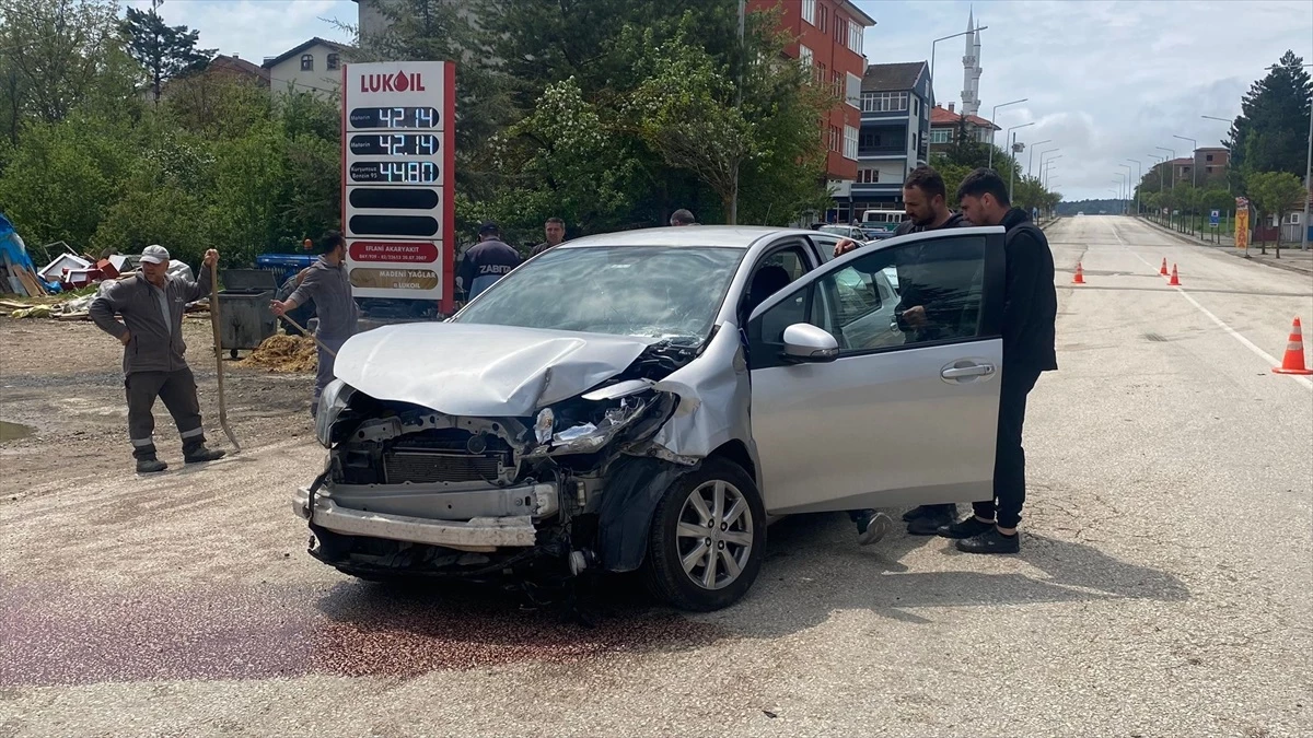 Karabük'ün Eflani ilçesinde tırla çarpışma: Otomobil sürücüsü yaralandı