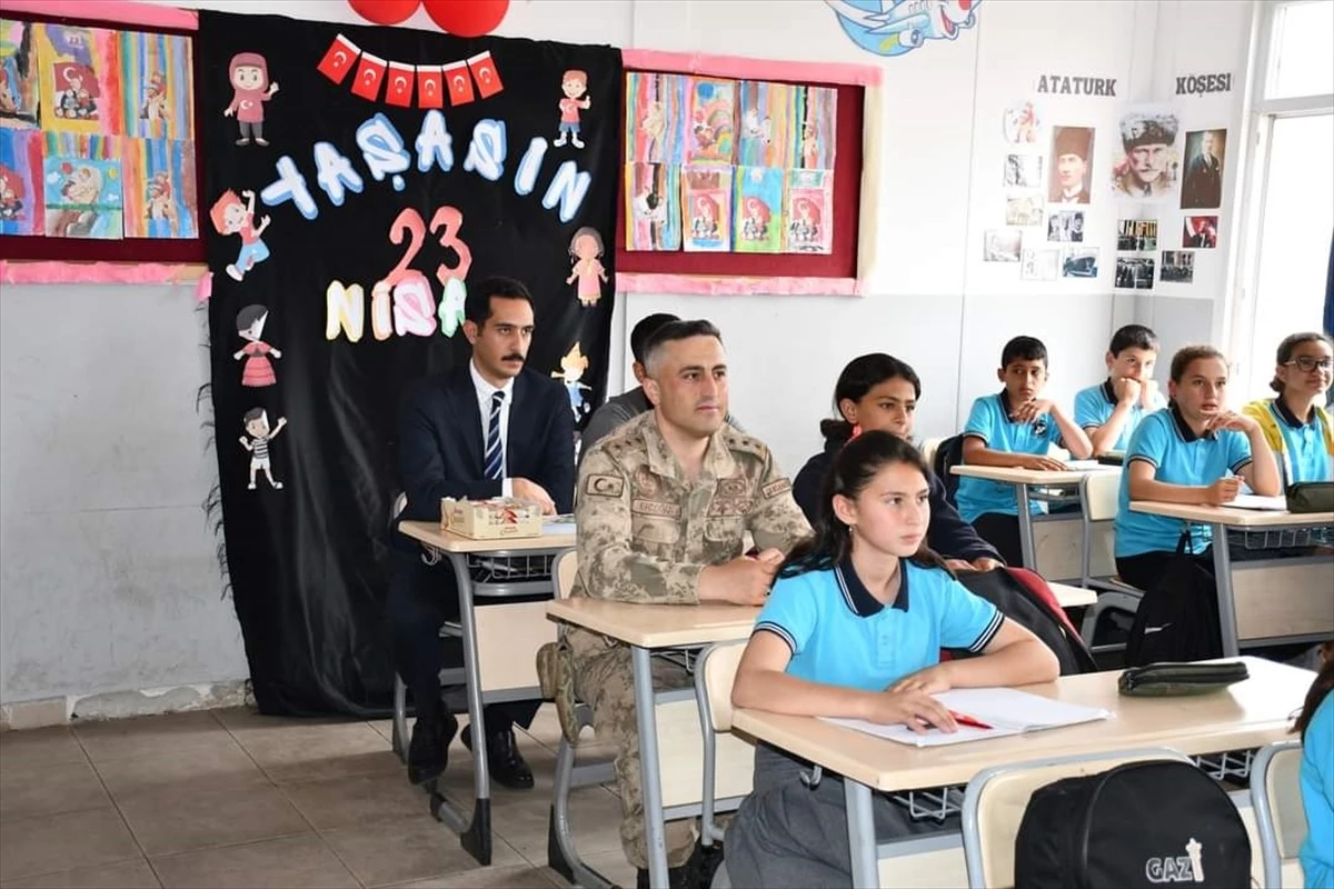 İslahiye Kaymakamı Mehmet Soylu, İlkokul Öğrencilerine Trafik Eğitimi Verdi