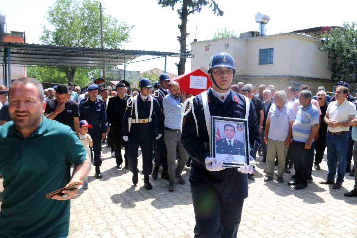 Şırnak’ta trafik kazasında hayatını kaybeden Jandarma Astsubay Kıdemli Çavuş Halil Kurt, Adana’da defnedildi