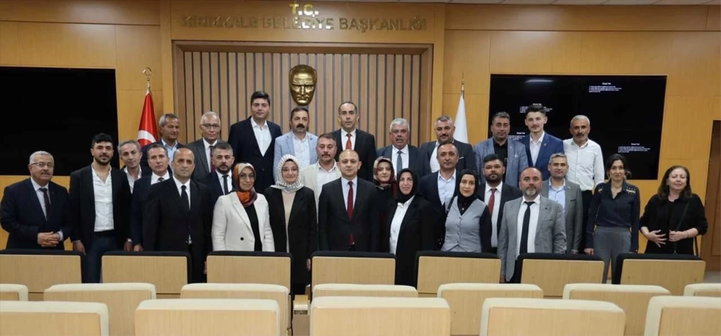 Kırıkkale’deki mahalle muhtarları Belediye Başkanı Ahmet Önal’a hayırlı olsun ziyaretinde bulundu