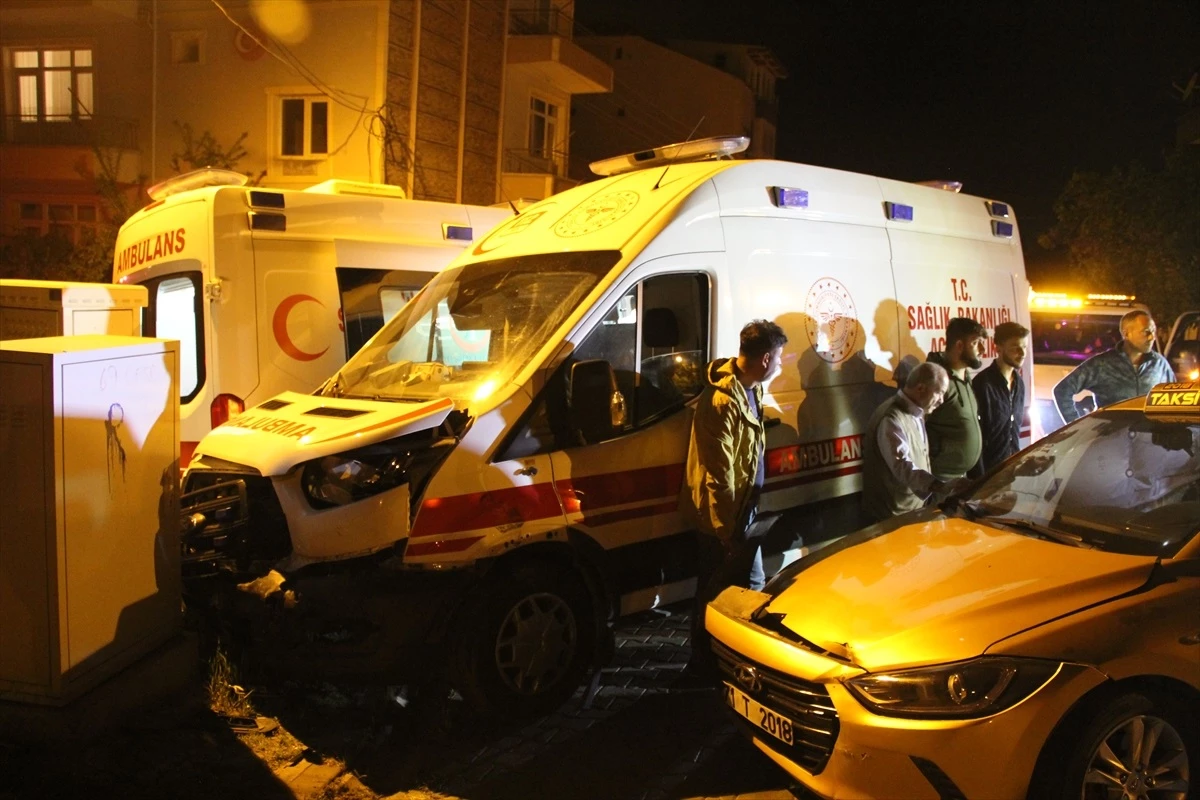 Kırıkkale’de Ambulans ile Ticari Taksi Çarpışması: 4 Yaralı