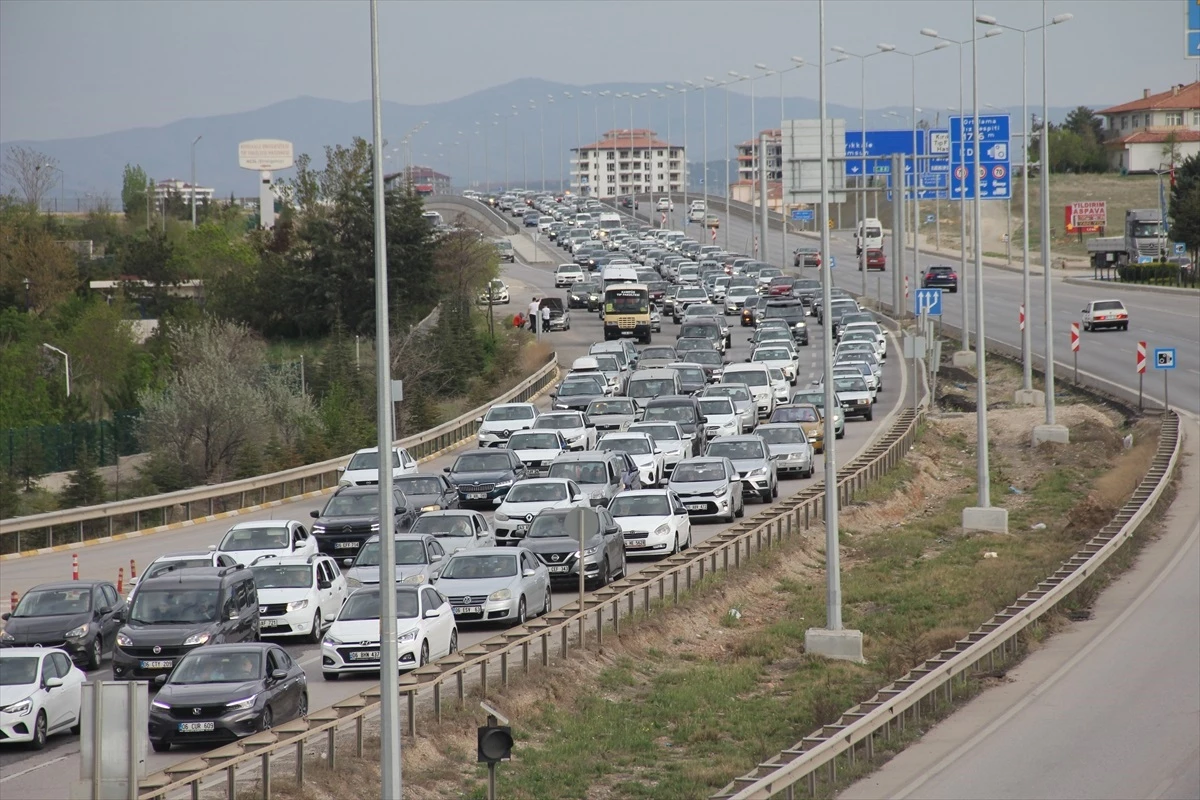 Kırıkkale'de Bayram Dönüşünde Trafik Yoğunluğu