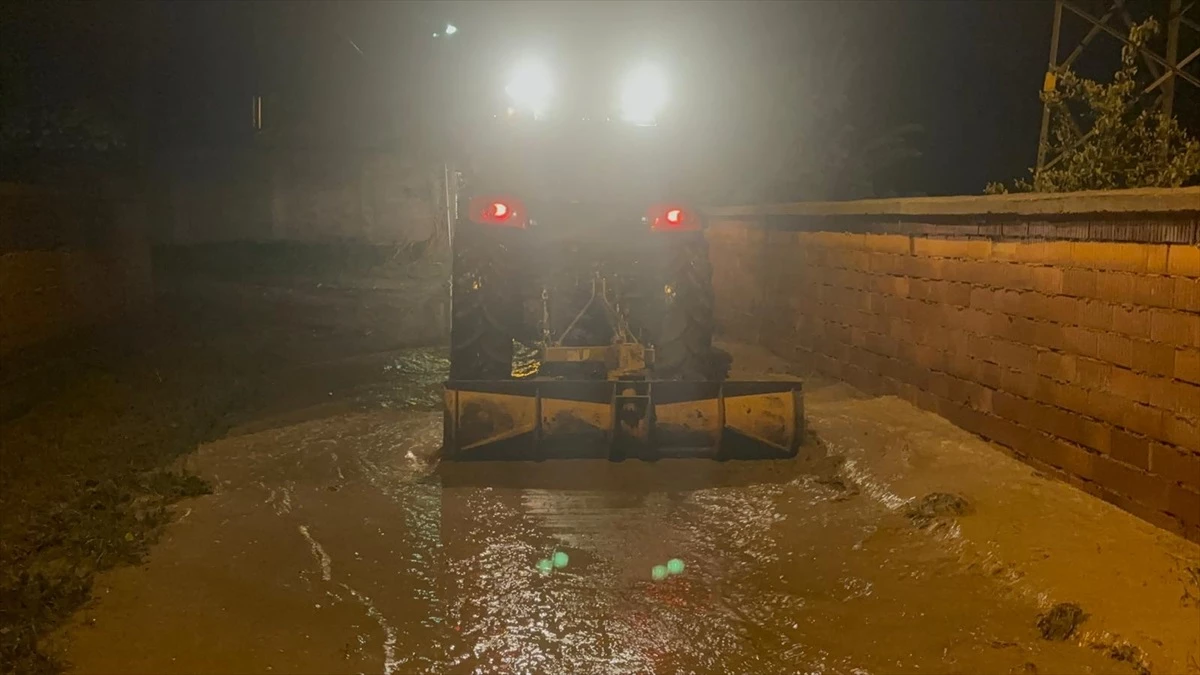 Akşehir’de sağanak yağış hayatı olumsuz etkiledi