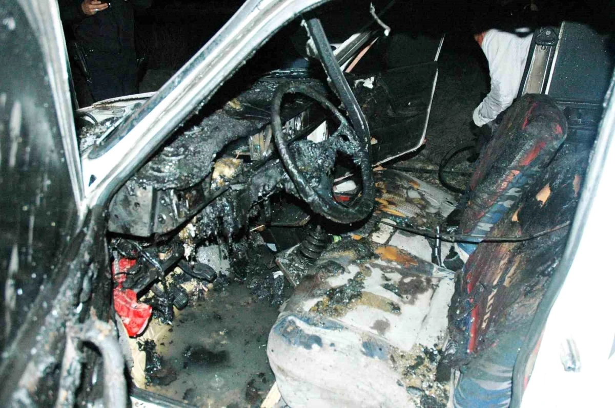 Konya'da seyir halindeki otomobil yandı