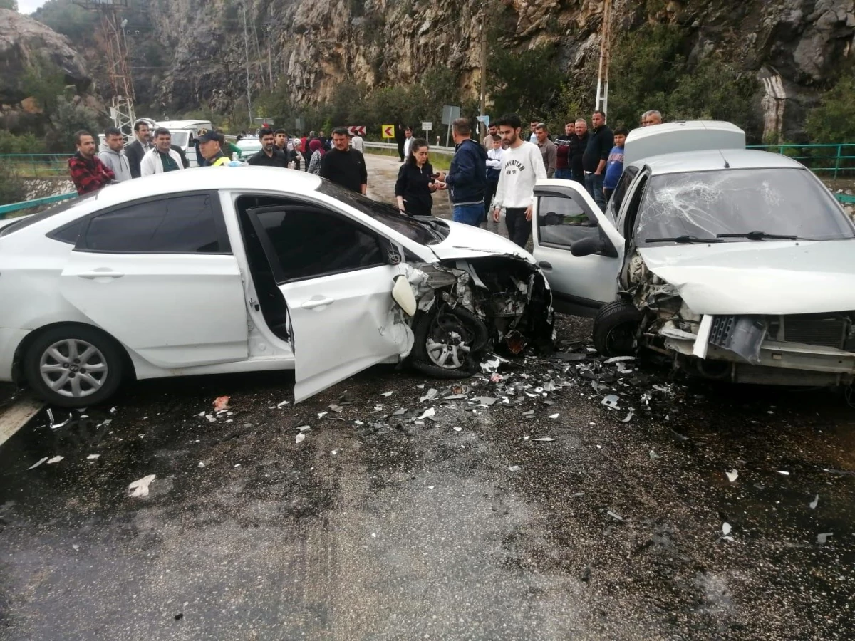 Adana’da trafik kazasında 6 kişi yaralandı