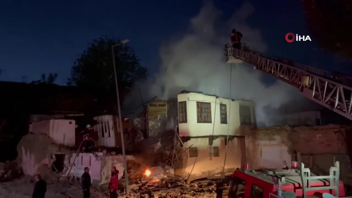 Malatya’da 2 katlı müstakil evde yangın çıktı