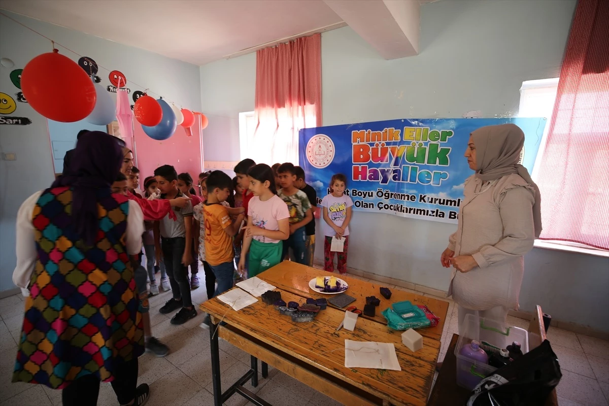 Mardin'deki kırsal okullarda öğrenciler 23 Nisan'ı kutladı
