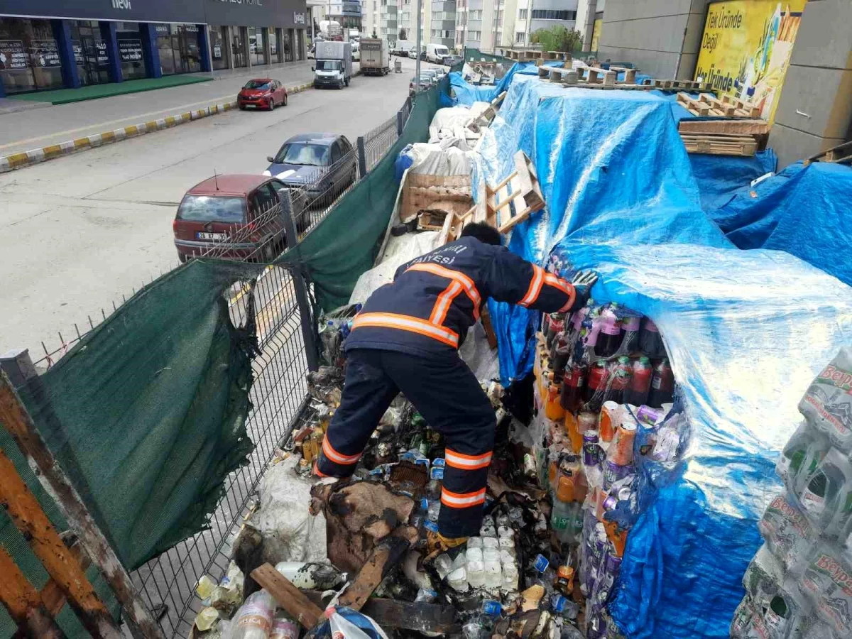 Çankırı'da Market Deposunda Yangın Çıktı