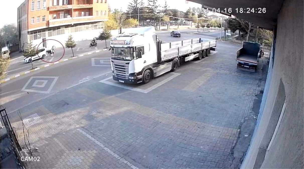 Nevşehir'de Motosiklet Sürücüsü Hafif Ticari Araça Çarptı