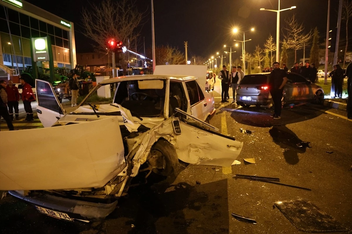 Nevşehir'de Zincirleme Trafik Kazası: İki Kişi Yaralandı