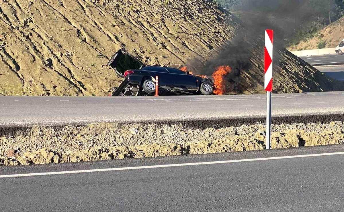 Hasanbeyli’de Otomobil Yandı, 1 Kişi Yaralandı