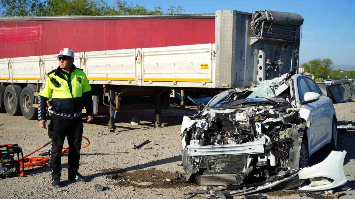 Kırıkkale’de Otomobil Kazası: 1 Ölü, 2 Ağır Yaralı