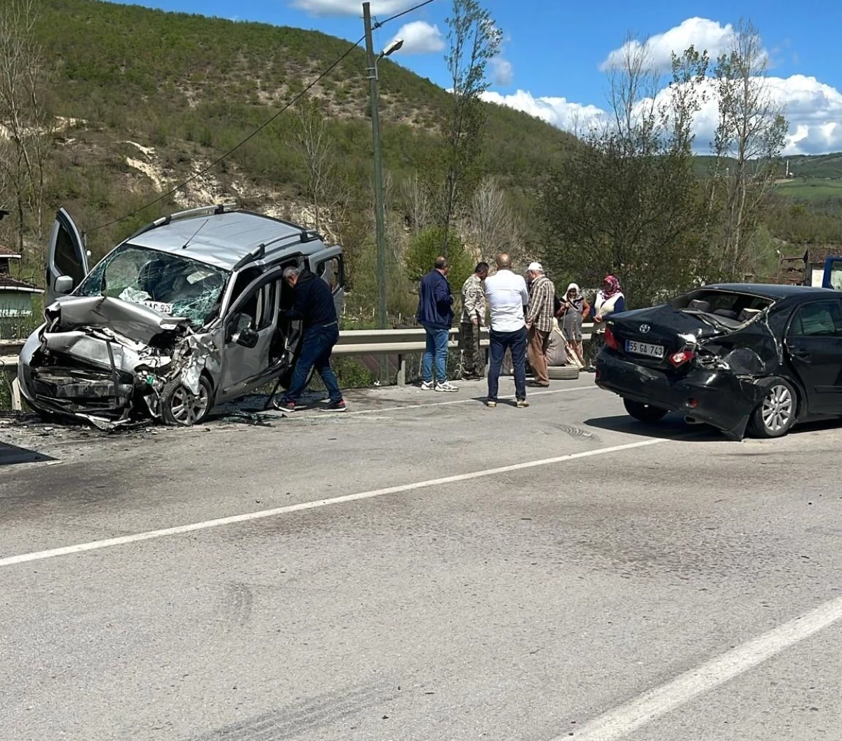 Samsun'da otomobil ile ticari araç çarpıştı: 5 yaralı