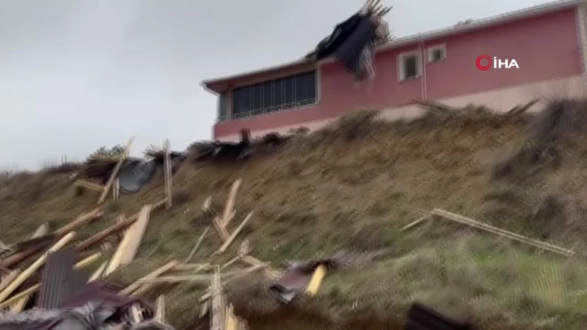 Şiddetli fırtına Çankırı’da hayatı felç etti: Çatılar uçtu ağaçlar devrildi