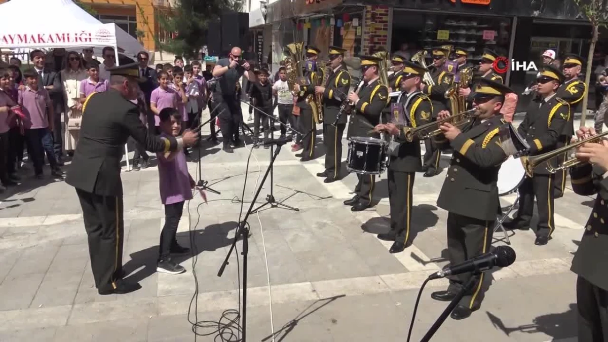 Silopi’de askeri bandodan konser
