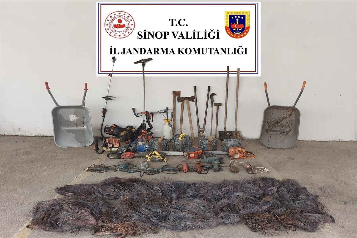 Sinop’ta kablo ve inşaat malzemeleri hırsızlığı yapan 2 kişi tutuklandı