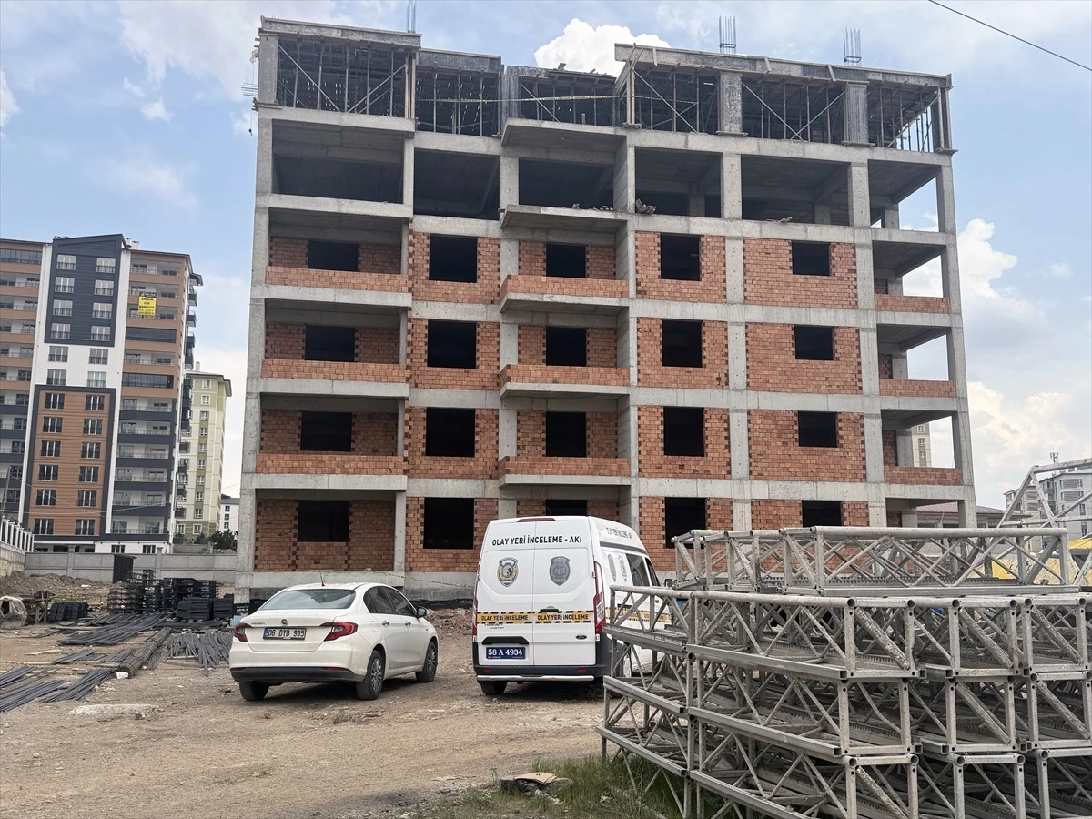 Sivas’ta inşaatın 6. katından düşen işçi hayatını kaybetti