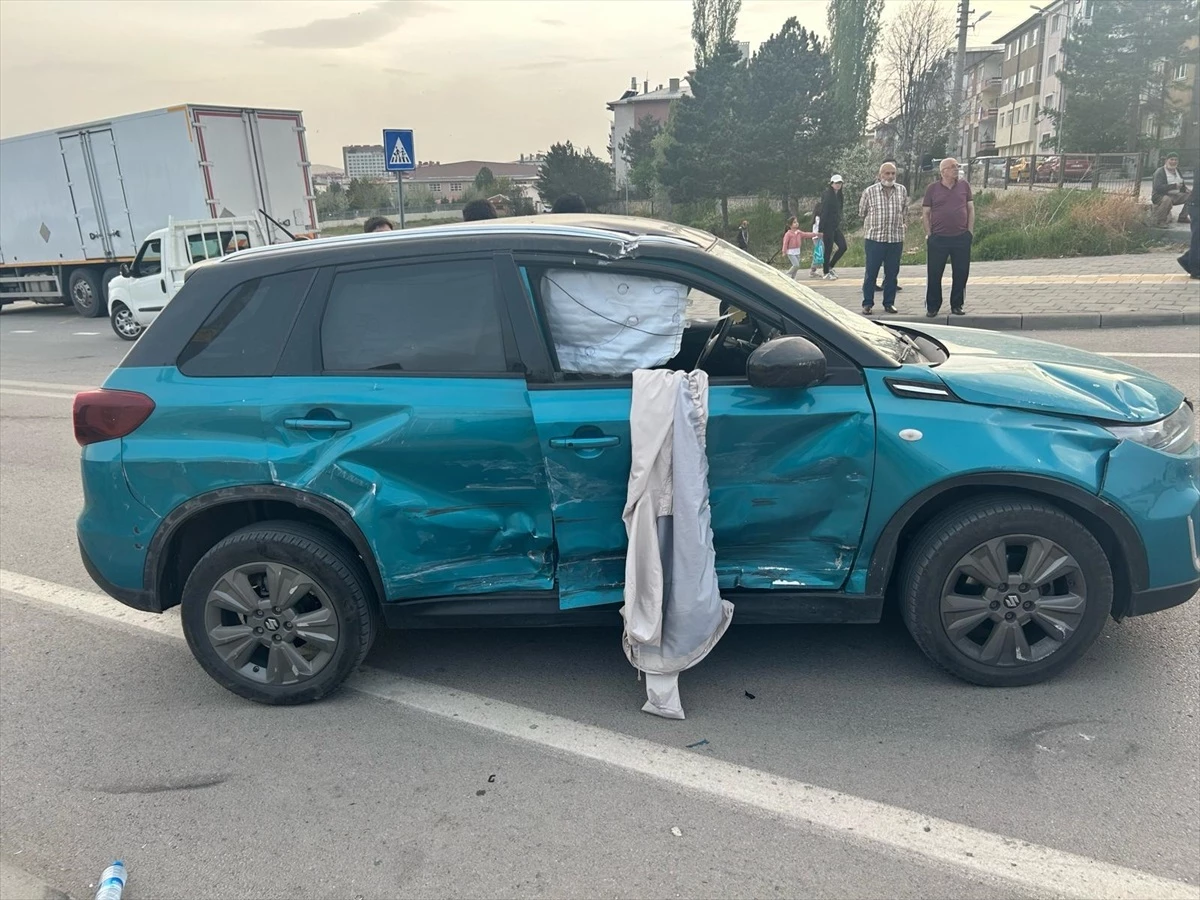 Sivas’ta trafik kazası: 2 kişi yaralandı